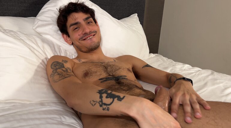 Bruno Cruz in THAT'S A GOOD HOLE